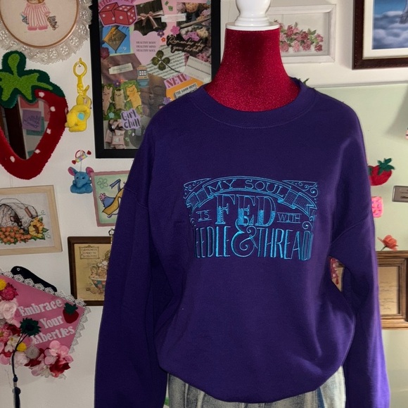 Gildan Purple Sweatshirt with Blue Graphic - Picture 1 of 8